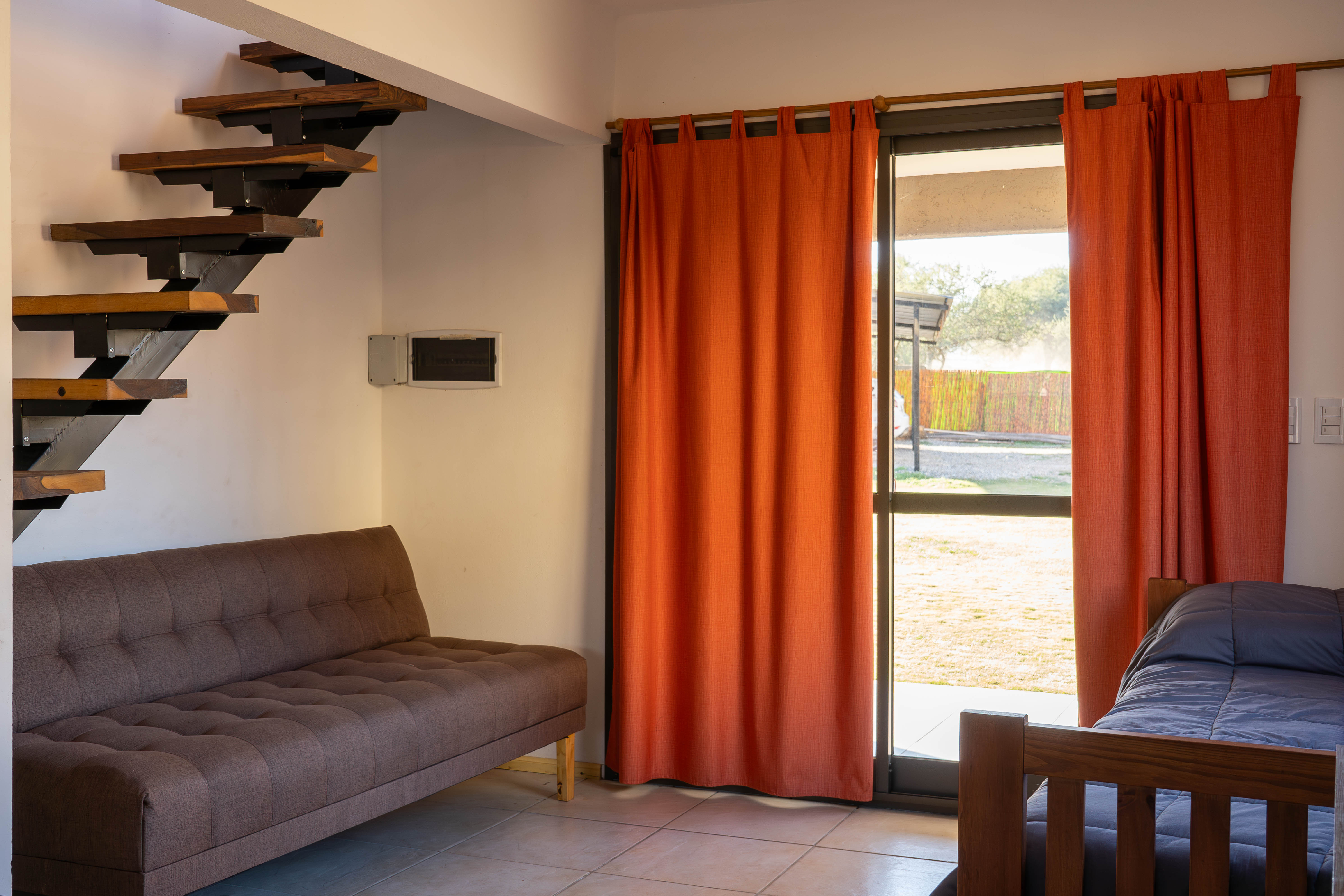 Cama simple y sillon